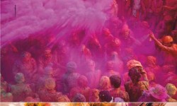 Tavaszköszöntés. A színek fesztiváljával Indiában