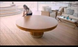 Egy mozdulattal kinyitható asztal