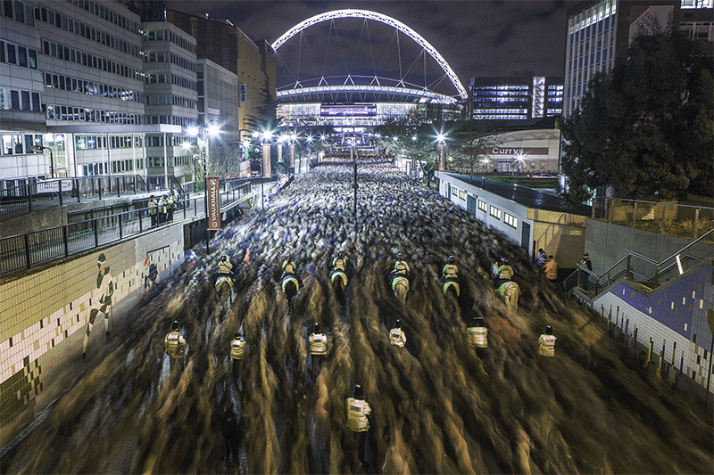 A nap képe 80.000 ember távozik a Wembley Stadionból