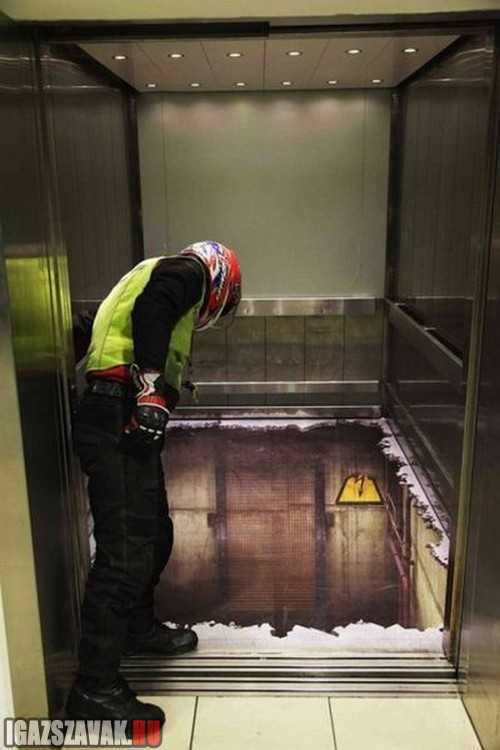 félelmetes padló a liftben