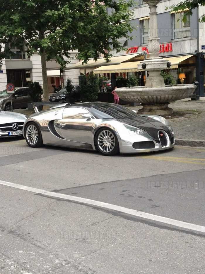 krómozott Bugatti Veyron Genfben!