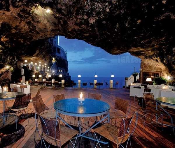 Étterem egy barlangban