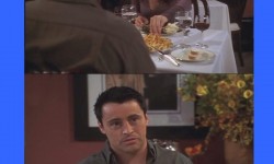 Joey reakciója, ha beleesznek az ennivalójába