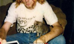 Egy ismert férfi a macskájával. Boldog Születésnapot Kurt Cobain!