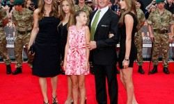 Sylvester Stallone és családja, végre együtt a család, ritka pillanatok egyike