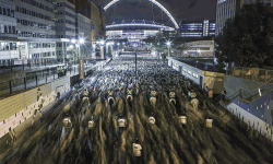 A nap képe: 80.000 ember távozik a Wembley Stadionból