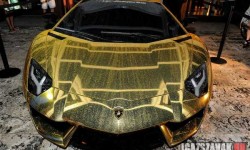 Csak egy arany Lamborghini