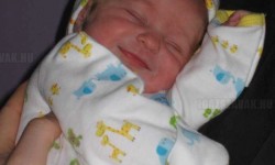 Egy újszülött baba mosolya a legszebb a világon