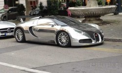 Csak egy krómozott Bugatti Veyron Genfben
